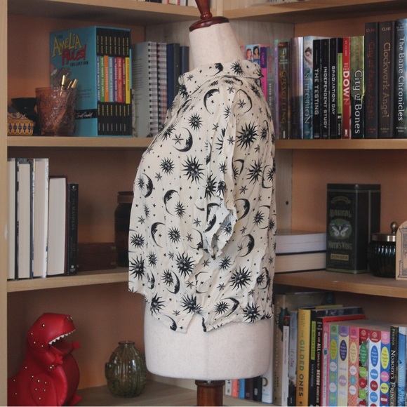 Hot Topic Off-White Celestial Button-Up Top - Picture 3 of 6